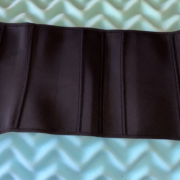 🏋️‍♀️ Waist Trainer - Picture 4 of 5